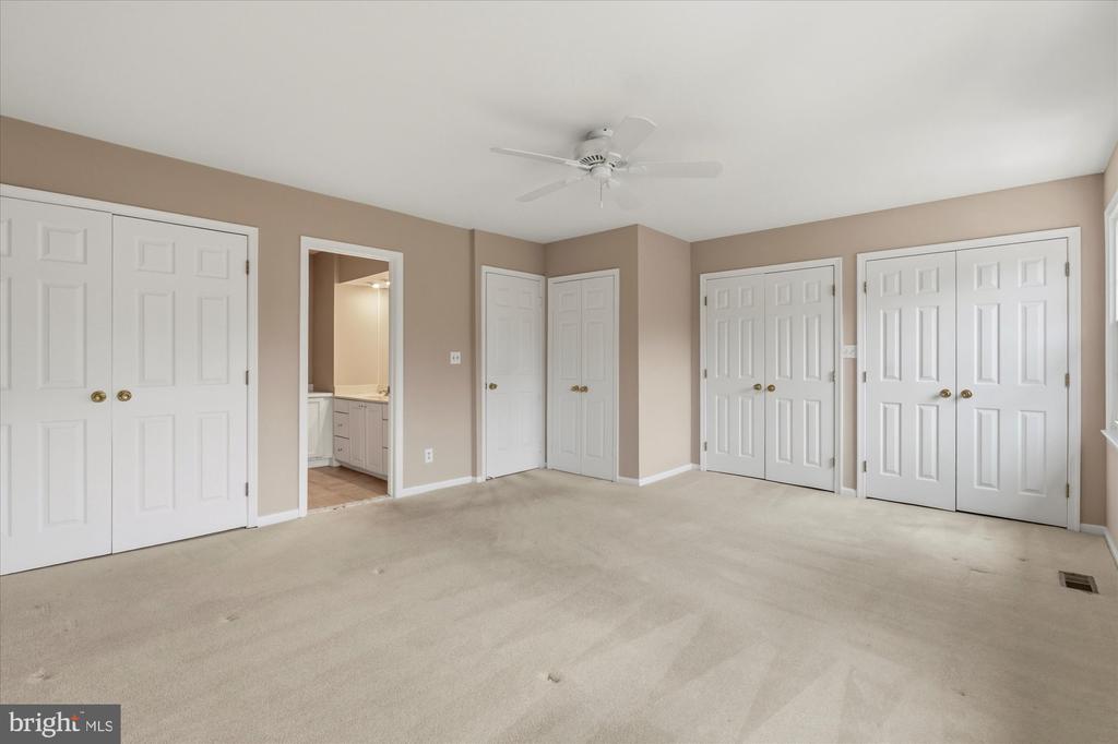 8237 CLIFTON FARM COURT