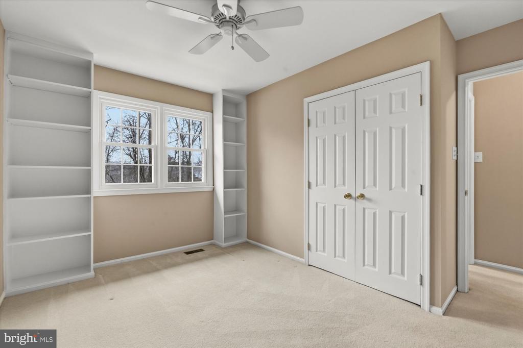 8237 CLIFTON FARM COURT