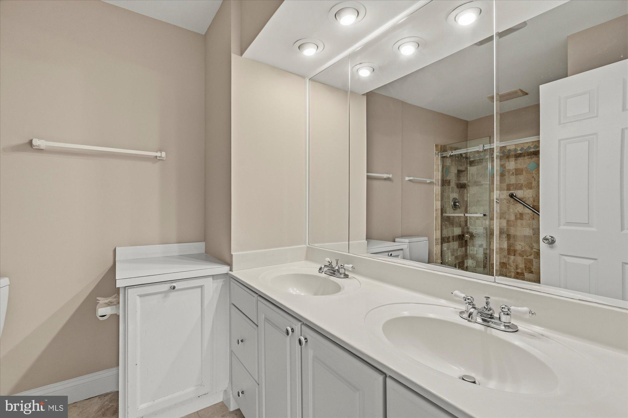 8237 CLIFTON FARM COURT