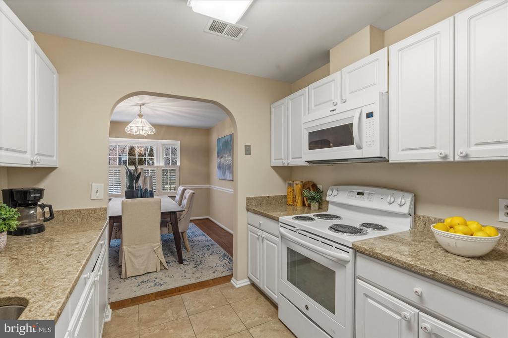 8237 CLIFTON FARM COURT