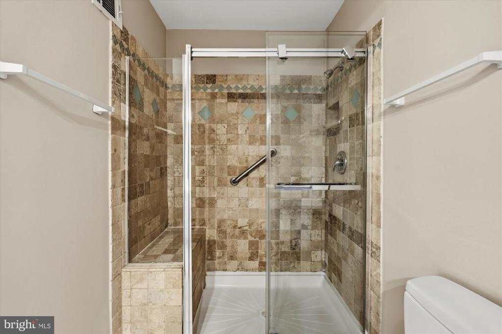 8237 CLIFTON FARM COURT