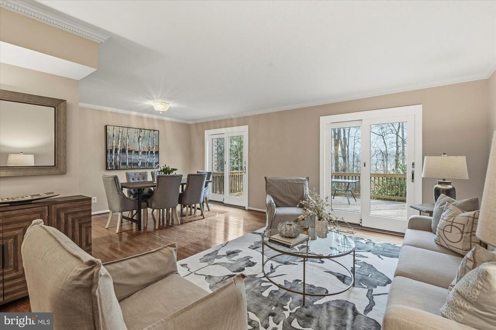 8237 CLIFTON FARM COURT