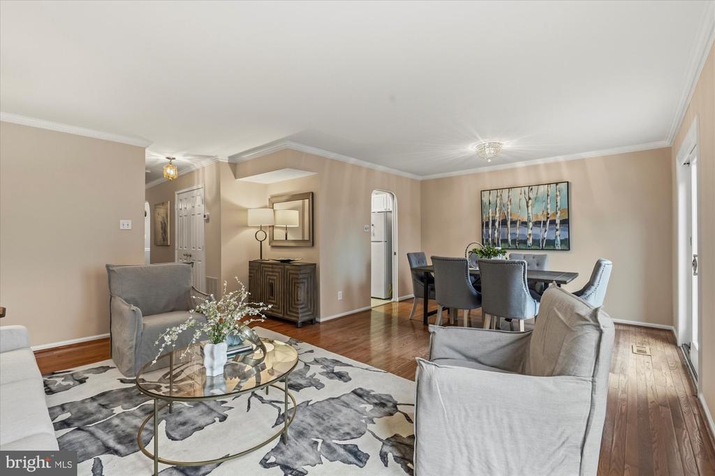 8237 CLIFTON FARM COURT