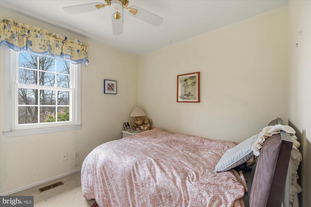 8237 CLIFTON FARM COURT