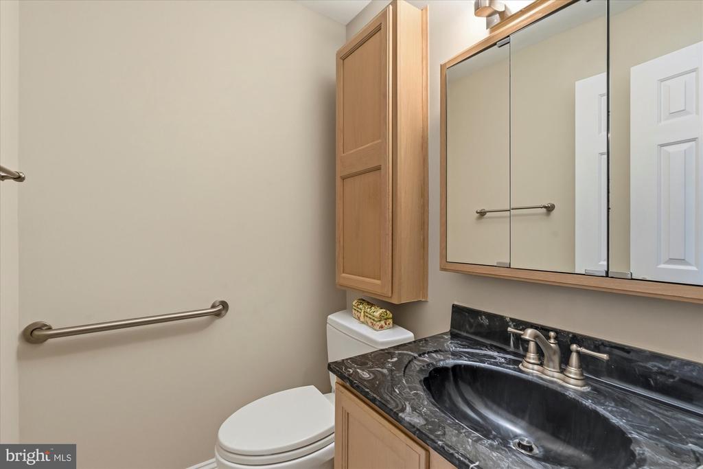8237 CLIFTON FARM COURT
