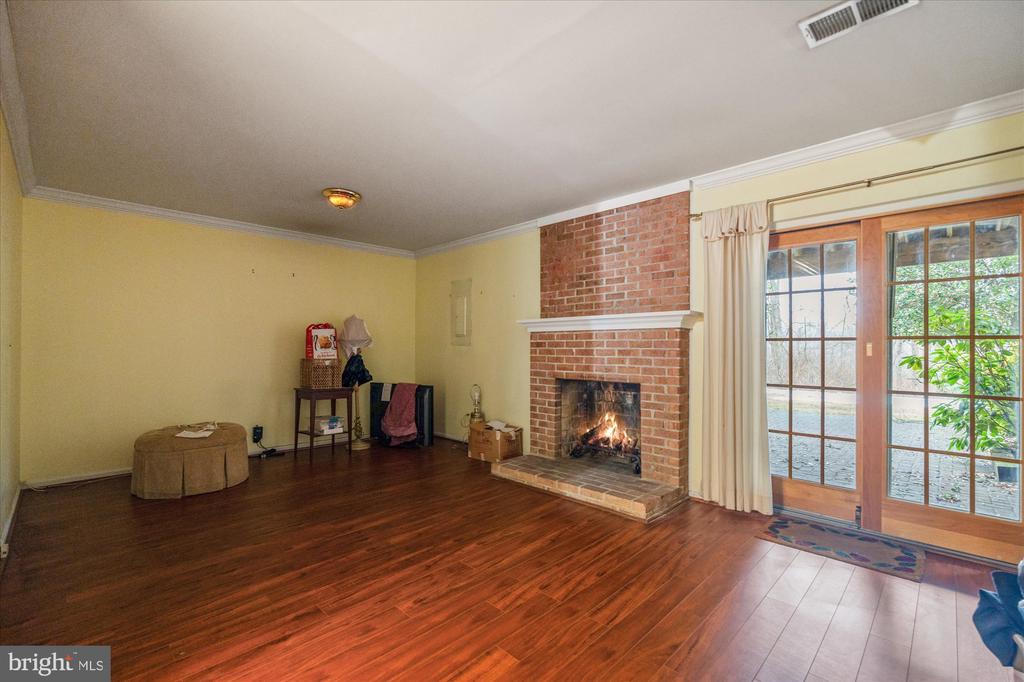 8237 CLIFTON FARM COURT