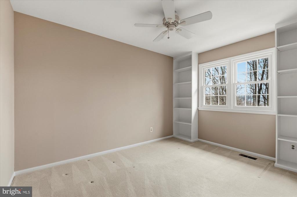 8237 CLIFTON FARM COURT