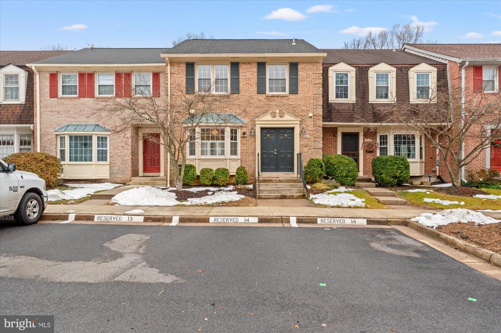 8237 CLIFTON FARM COURT