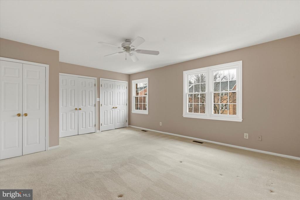 8237 CLIFTON FARM COURT