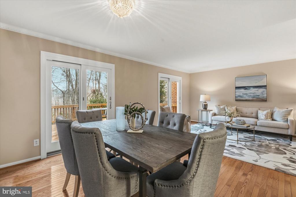 8237 CLIFTON FARM COURT
