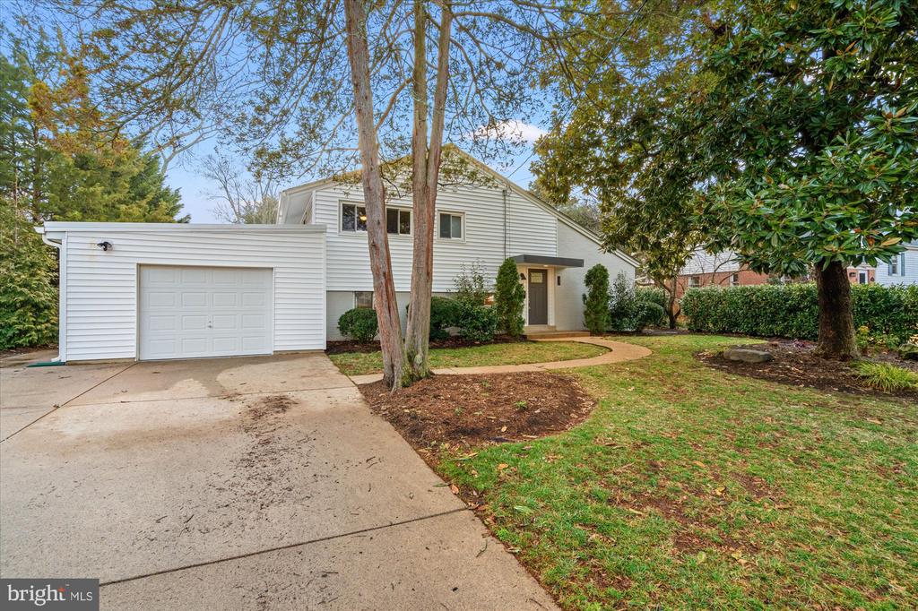 1017 CROTON DRIVE