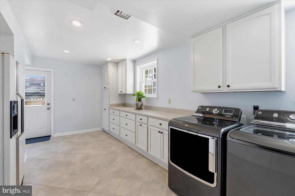 1133 ANESBURY LANE
