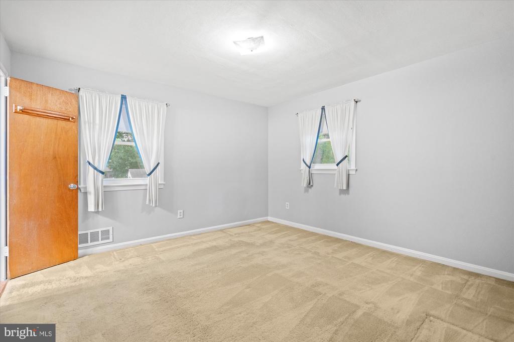 8316 ASHWOOD DRIVE