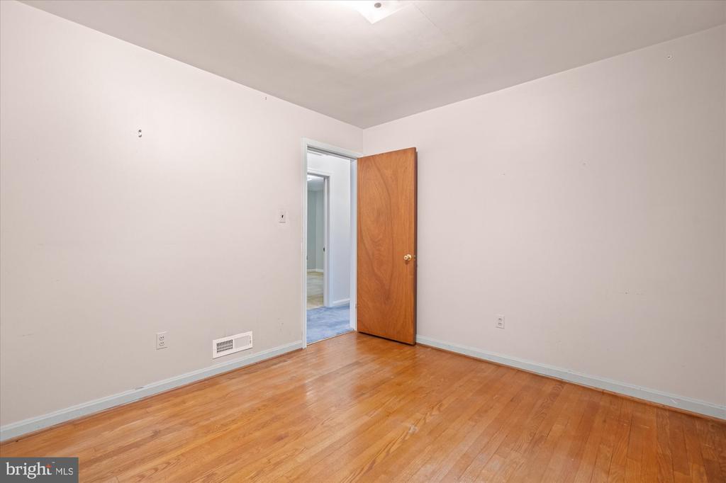 8316 ASHWOOD DRIVE