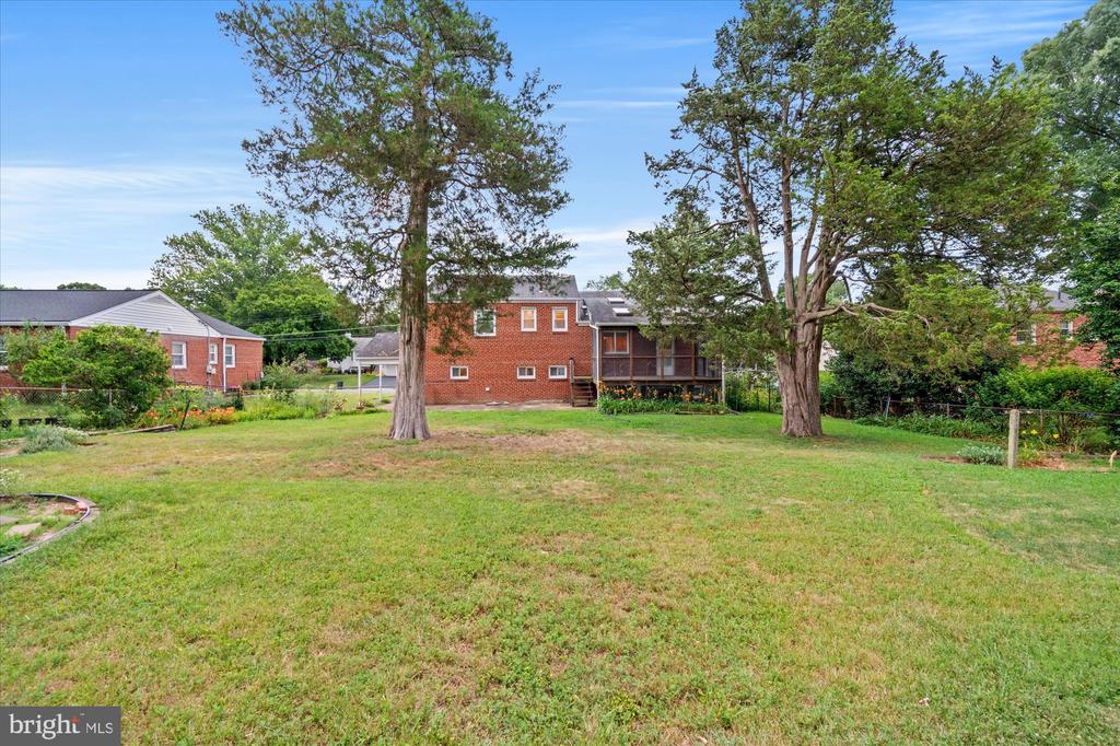 8316 ASHWOOD DRIVE