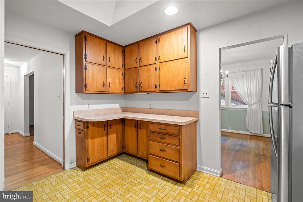 8316 ASHWOOD DRIVE