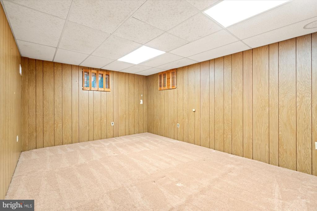 8316 ASHWOOD DRIVE