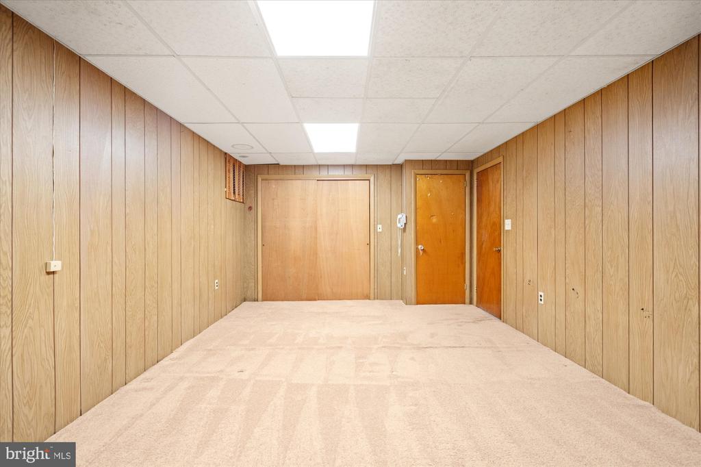 8316 ASHWOOD DRIVE