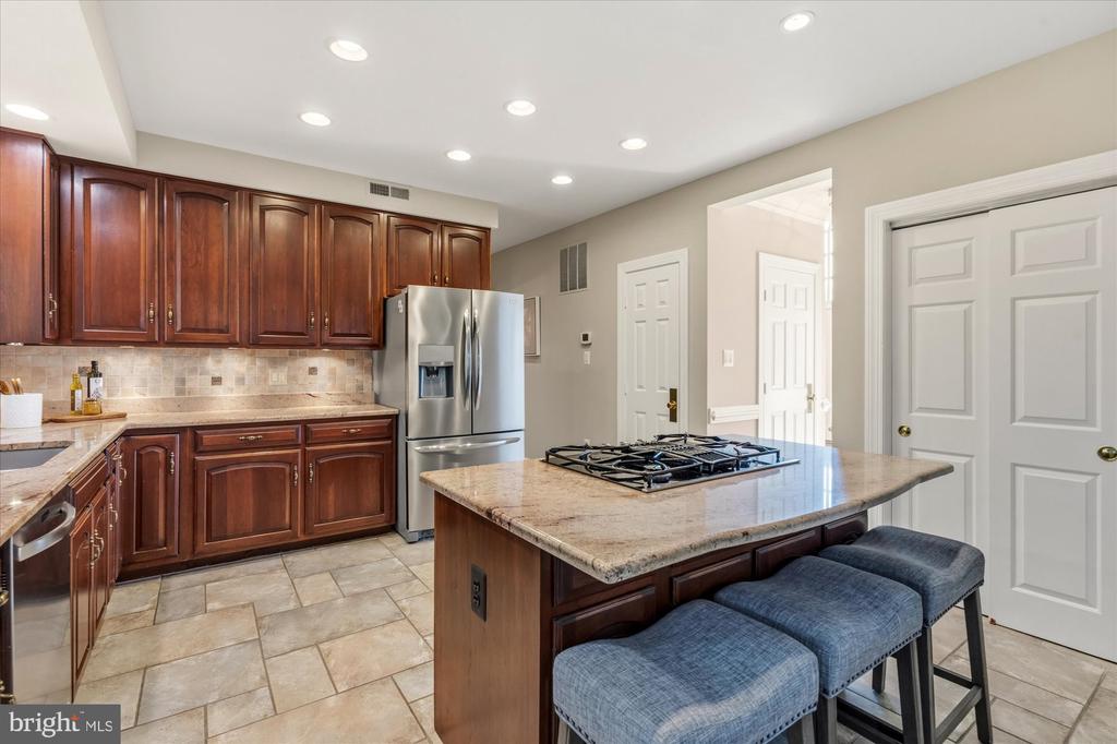 8811 SURREY COURT