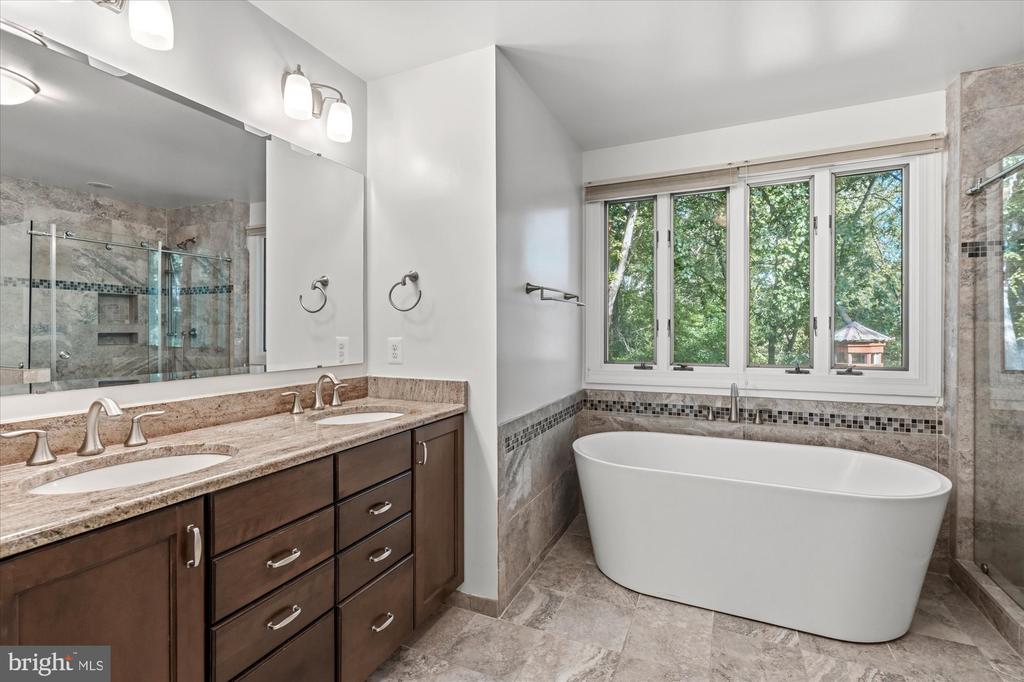 8811 SURREY COURT