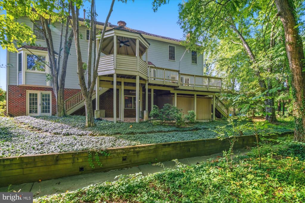 8811 SURREY COURT