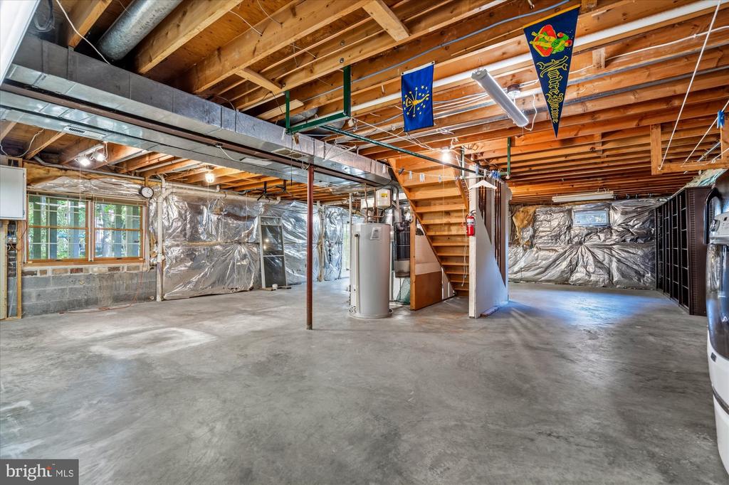 8811 SURREY COURT