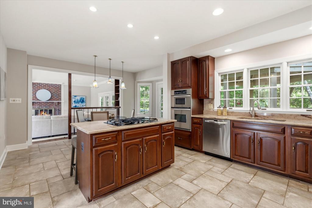 8811 SURREY COURT