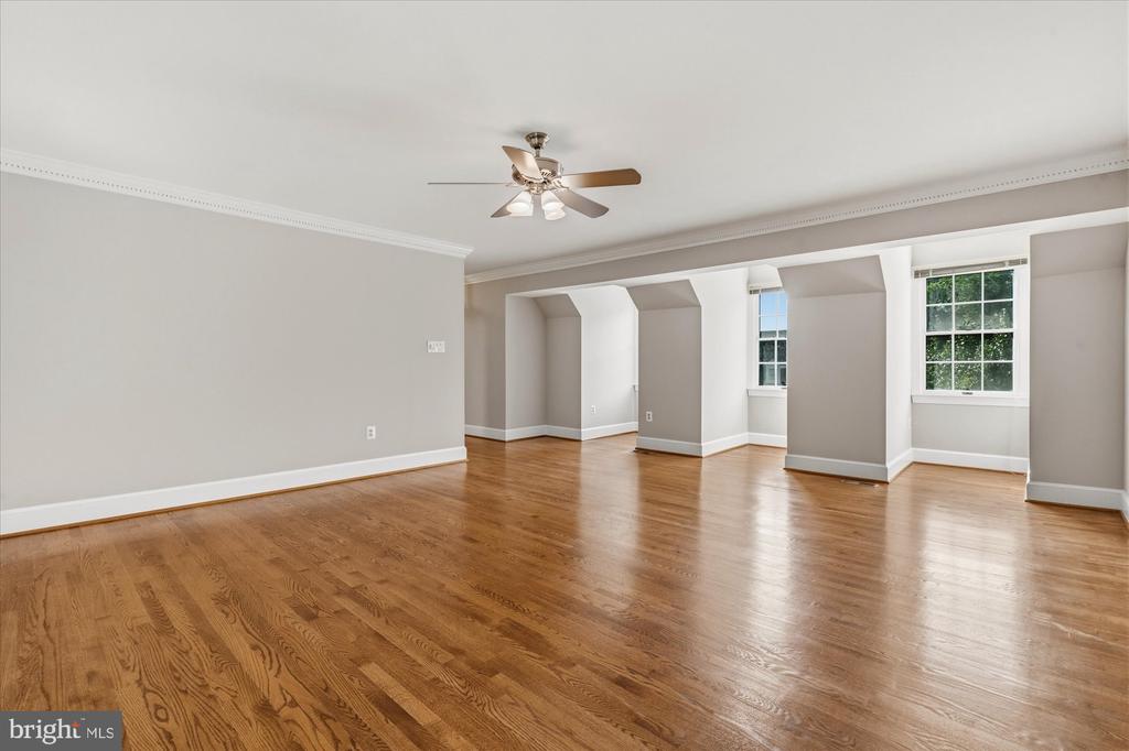 8811 SURREY COURT