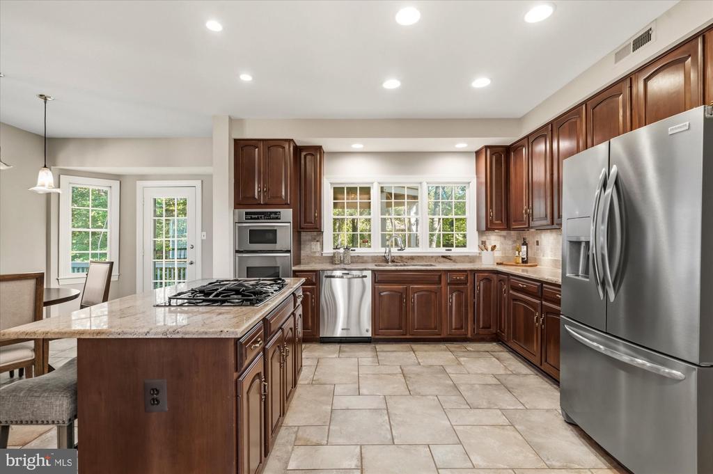 8811 SURREY COURT