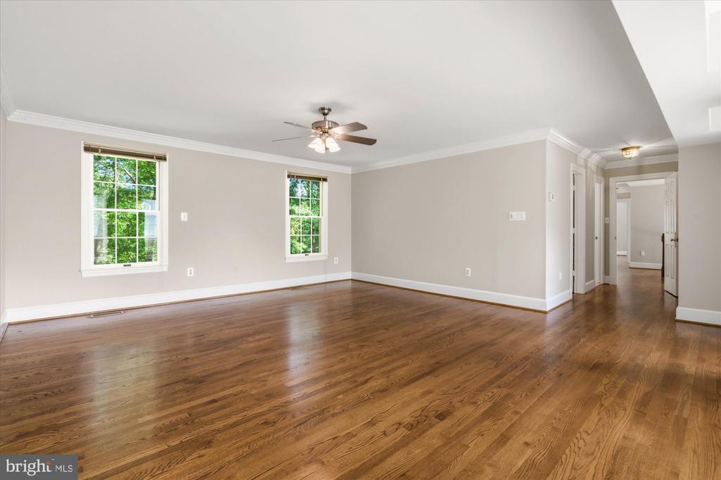 8811 SURREY COURT