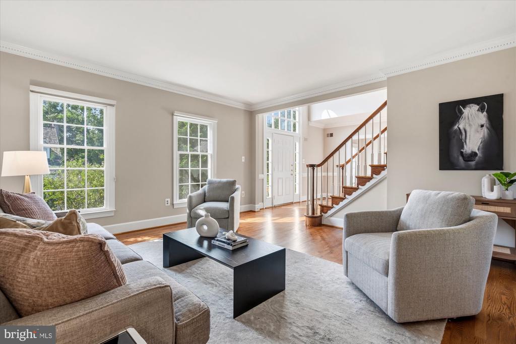 8811 SURREY COURT