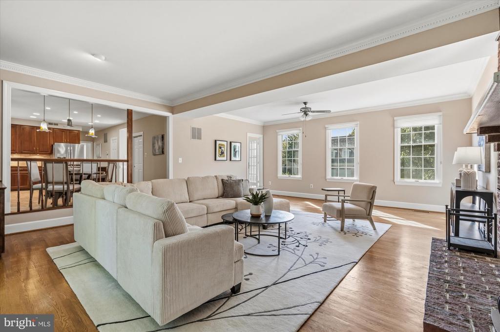 8811 SURREY COURT