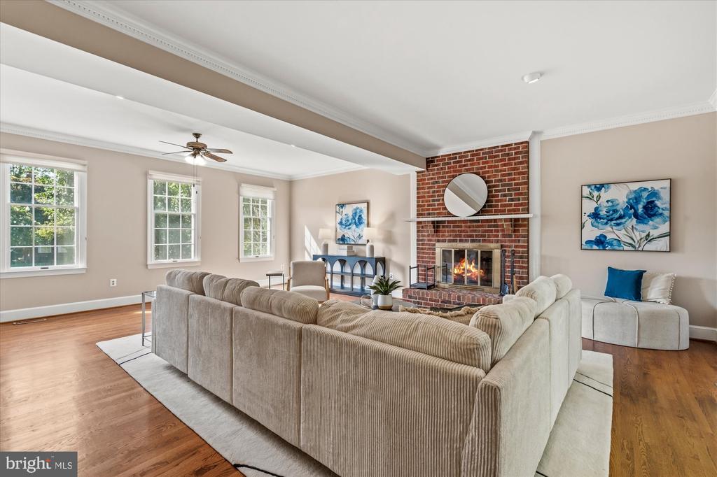 8811 SURREY COURT