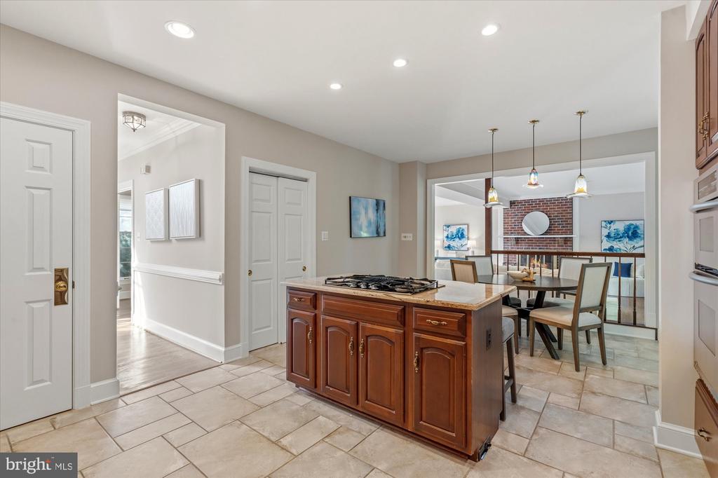 8811 SURREY COURT