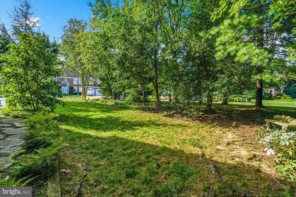 8811 SURREY COURT