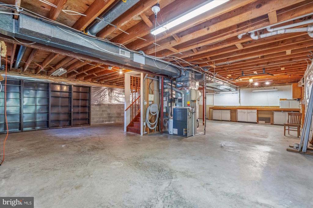 8811 SURREY COURT