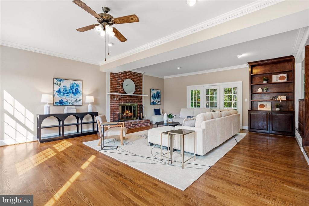 8811 SURREY COURT