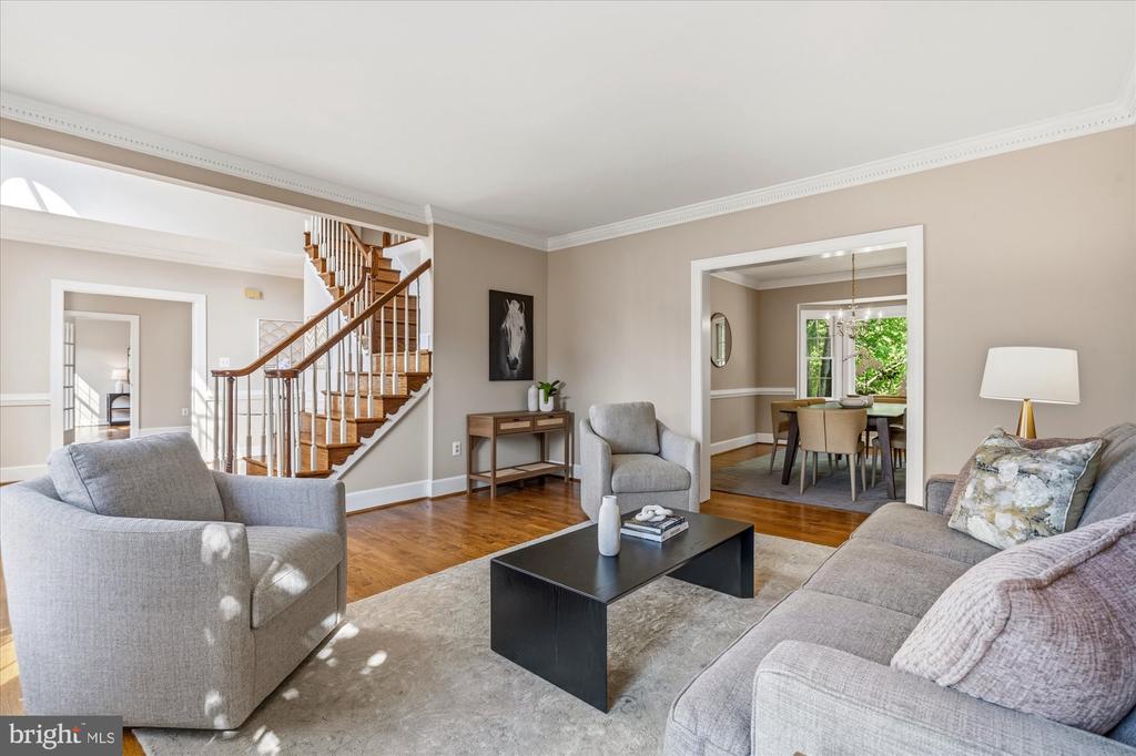 8811 SURREY COURT
