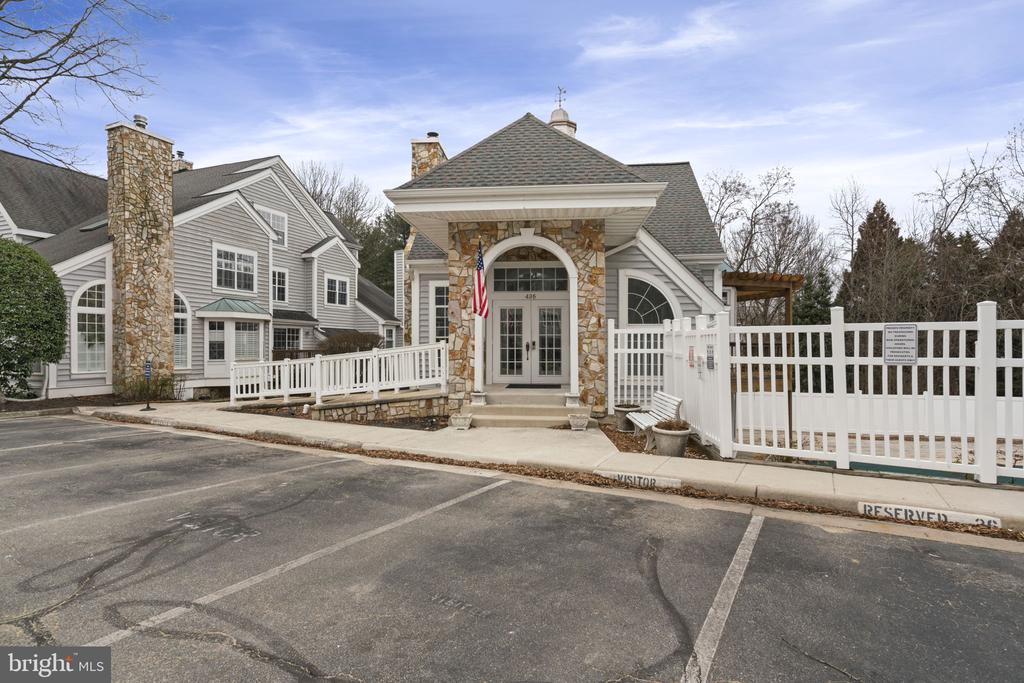 438 Overlook Dr