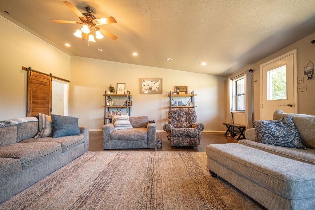 676 Farm Road 2653 N