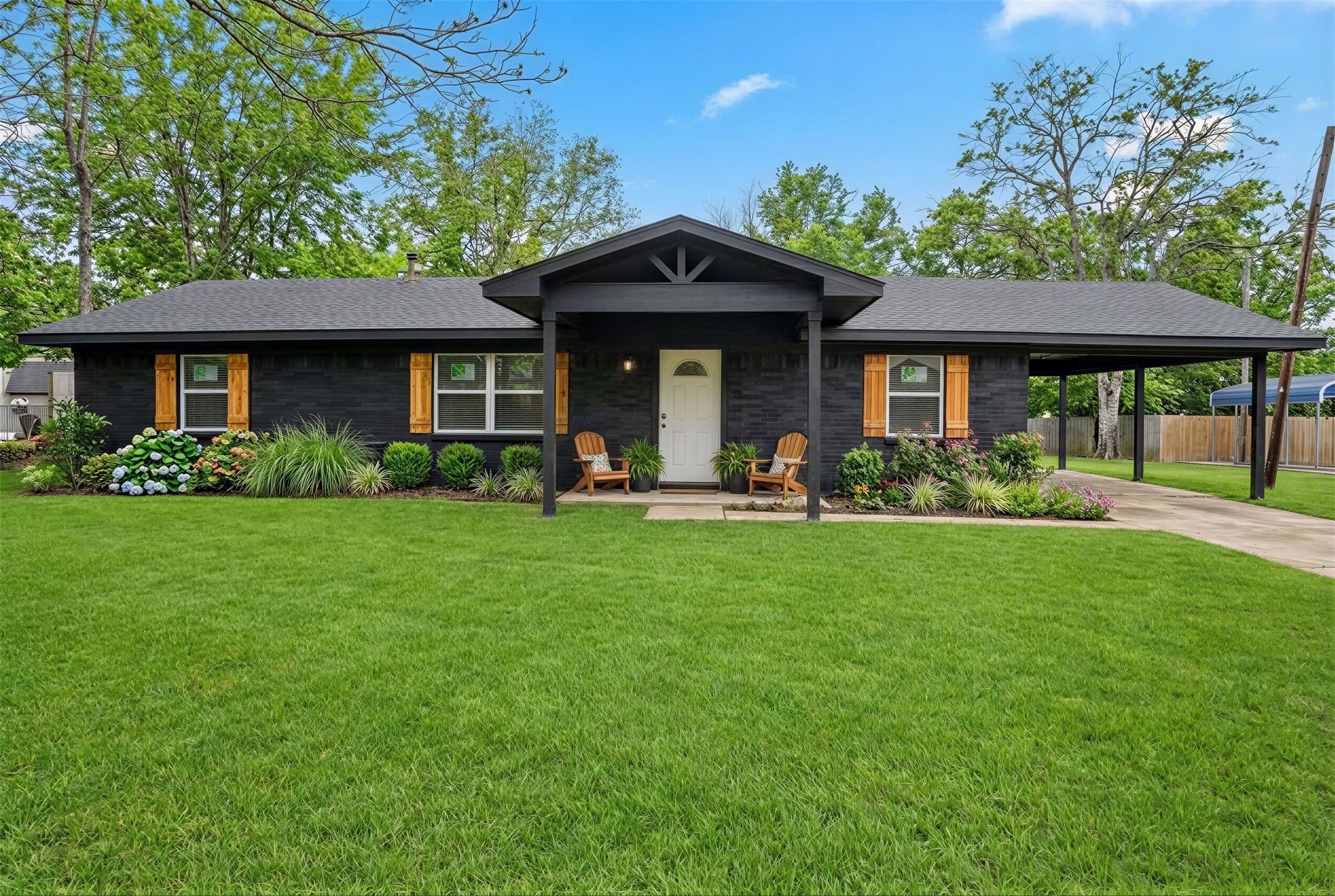 2247 W Sherman Street