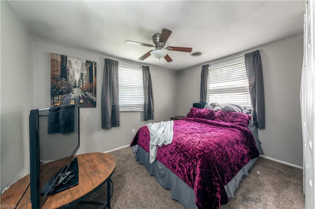 1429 Seward DR