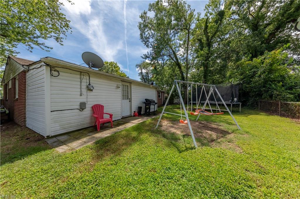 1429 Seward DR