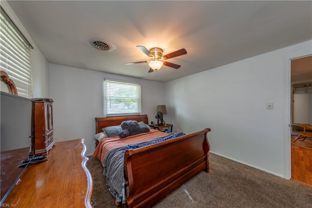 1429 Seward DR