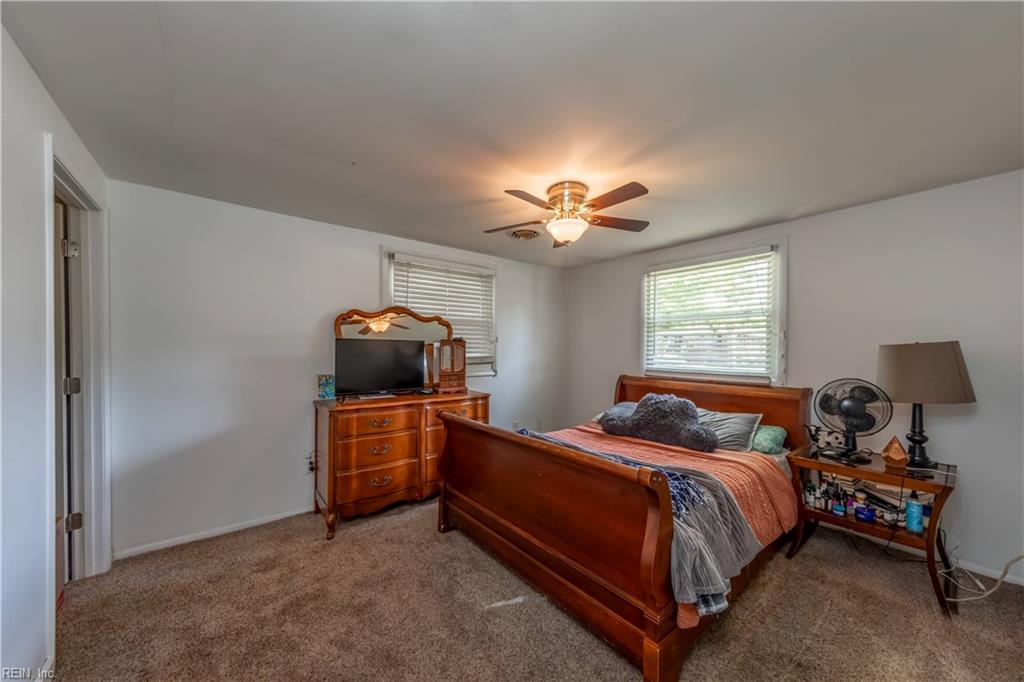 1429 Seward DR