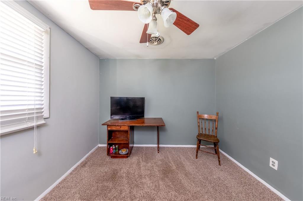 1429 Seward DR