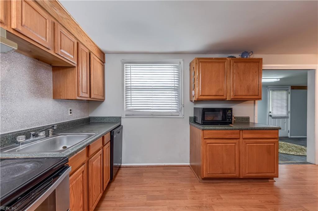 1429 Seward DR