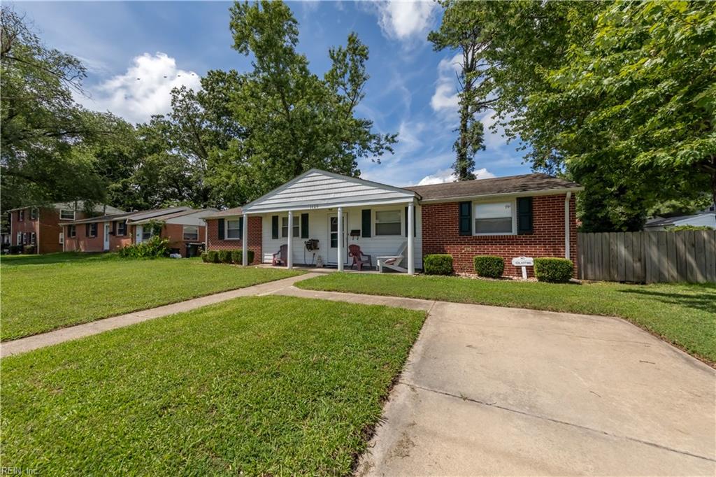1429 Seward DR