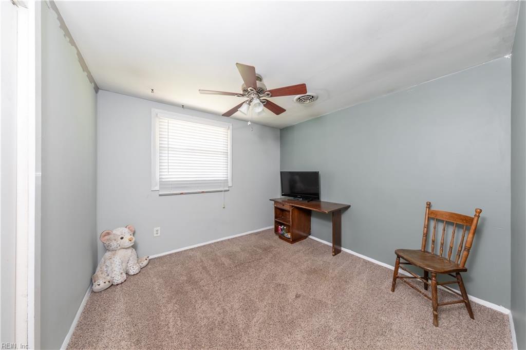 1429 Seward DR