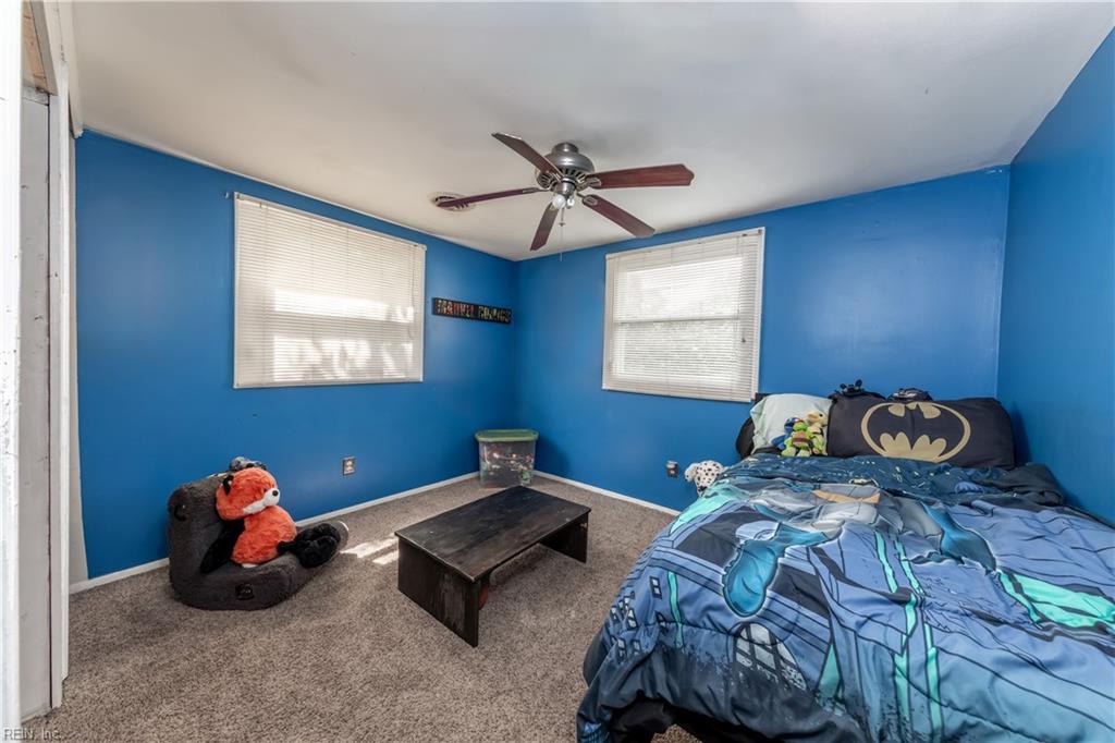 1429 Seward DR
